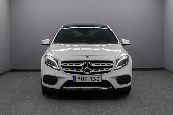 Mercedes-Benz GLA180 3 of 24