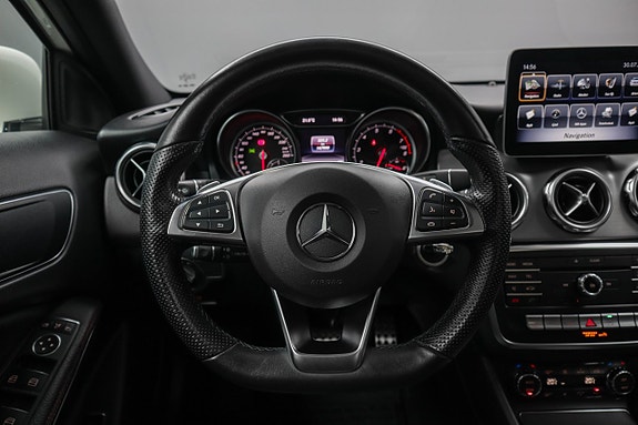 Mercedes-Benz GLA180 18 of 24