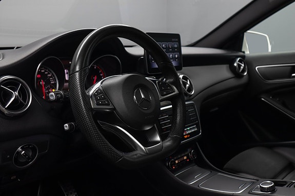 Mercedes-Benz GLA180 14 of 24