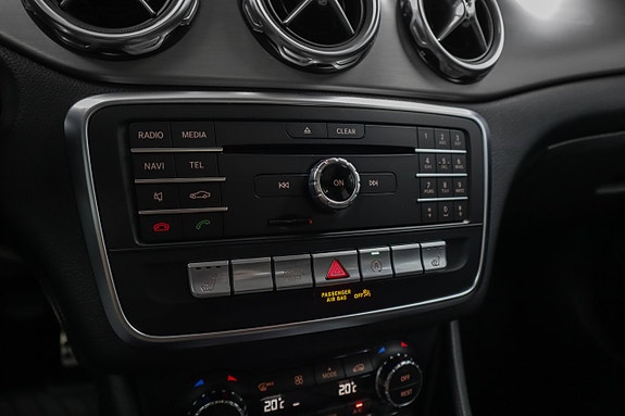 Mercedes-Benz GLA180 17 of 24