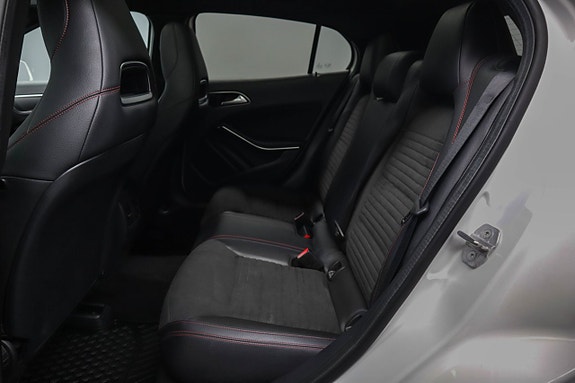 Mercedes-Benz GLA180 13 of 24