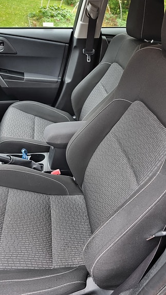 Toyota Auris 8 of 17