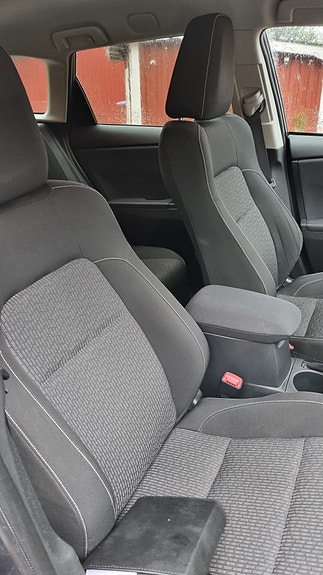 Toyota Auris 13 of 17