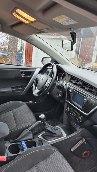 Toyota Auris 15 of 17