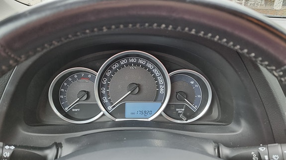 Toyota Auris 14 of 17