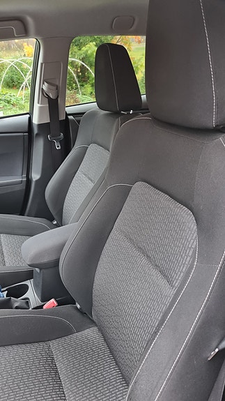 Toyota Auris 7 of 17