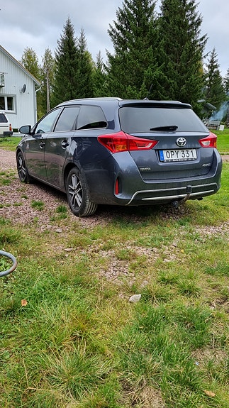 Toyota Auris 2 of 17