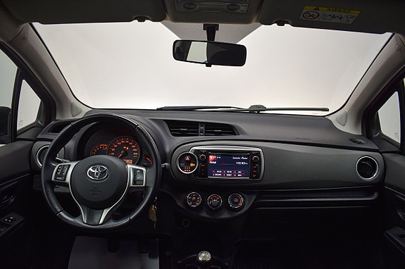 Toyota Yaris 8 of 19