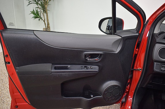 Toyota Yaris 16 of 19