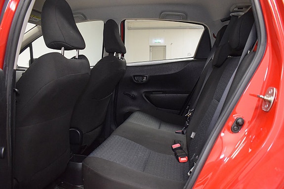 Toyota Yaris 17 of 19