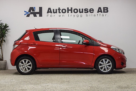 Toyota Yaris 3 of 19
