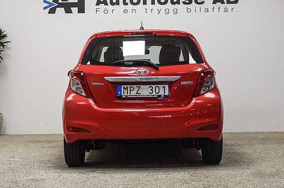 Toyota Yaris 5 of 19