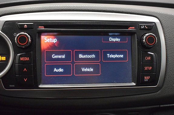 Toyota Yaris 13 of 19