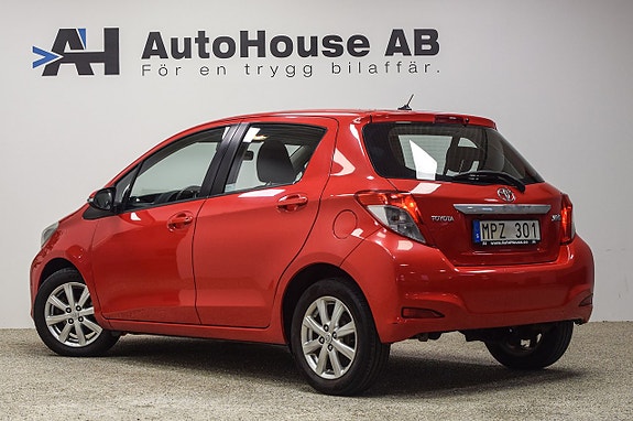 Toyota Yaris 2 of 19