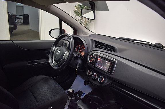Toyota Yaris 9 of 19