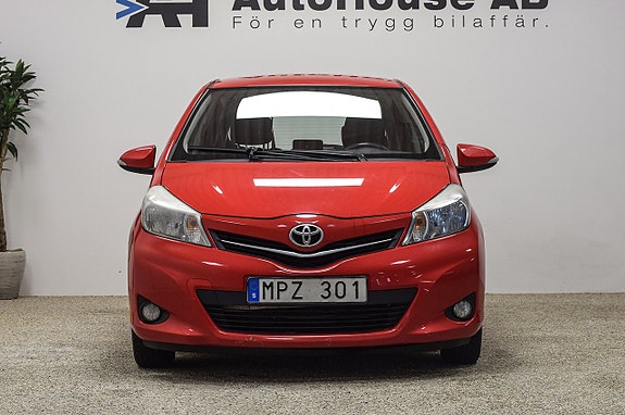Toyota Yaris 4 of 19