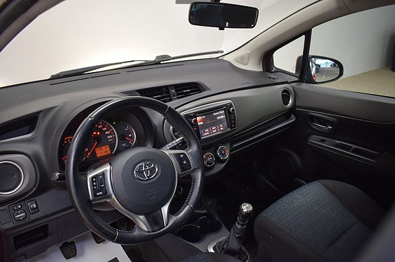 Toyota Yaris 7 of 19