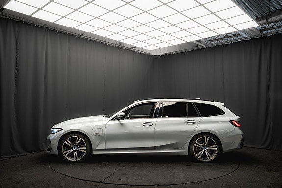 BMW 330e 10 of 28