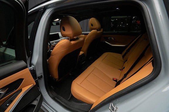 BMW 330e 21 of 28