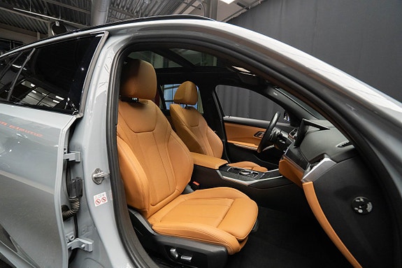 BMW 330e 18 of 28