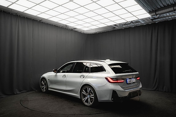 BMW 330e 9 of 28