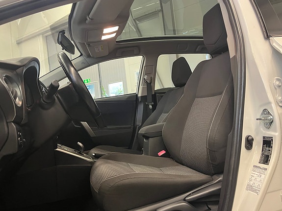 Toyota Auris 7 of 14