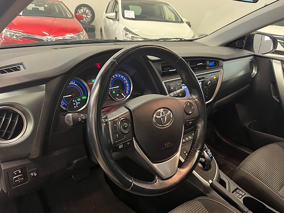 Toyota Auris 8 of 14