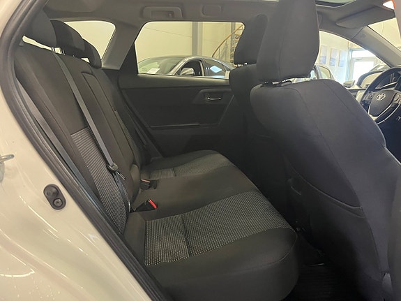 Toyota Auris 13 of 14
