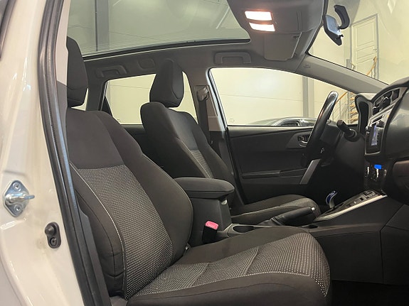 Toyota Auris 12 of 14