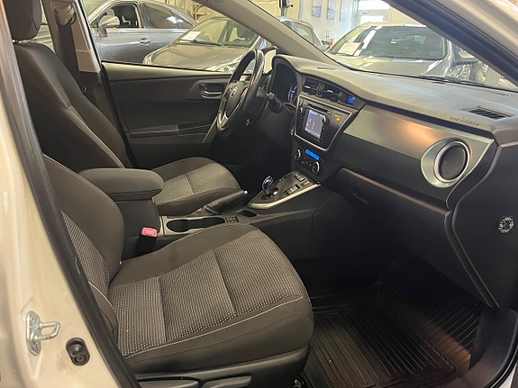 Toyota Auris 11 of 14