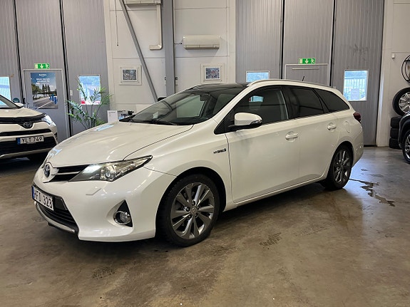 Toyota Auris 5 of 14