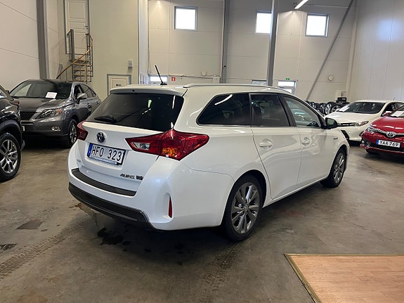 Toyota Auris 3 of 14