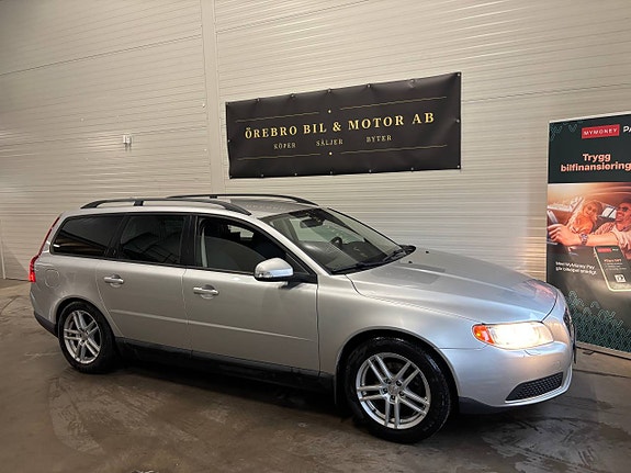 Volvo V70 2 of 7