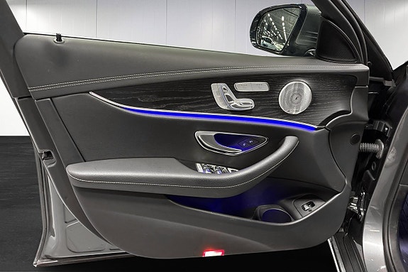 Mercedes-Benz E220 12 of 21