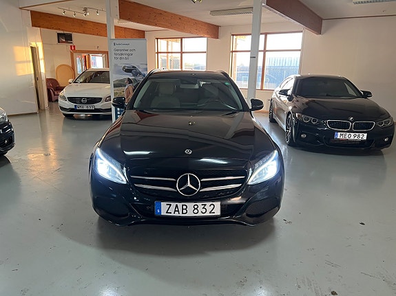 Mercedes-Benz C350 2 of 22