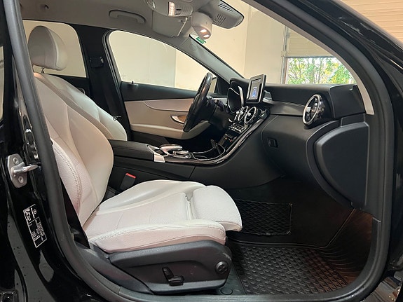 Mercedes-Benz C350 14 of 22