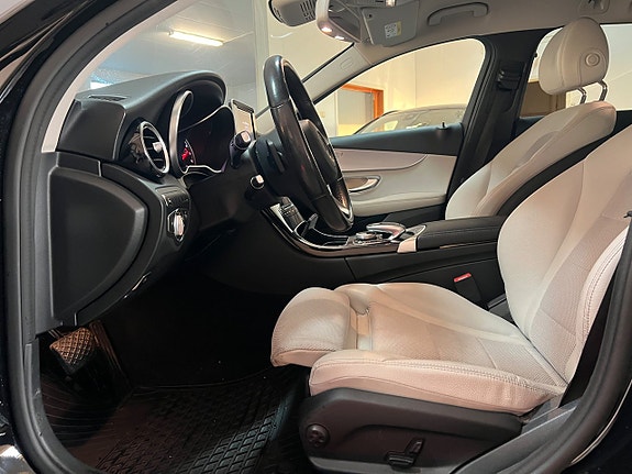 Mercedes-Benz C350 10 of 22