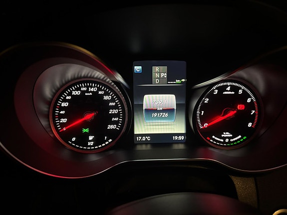 Mercedes-Benz C350 19 of 22