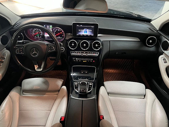 Mercedes-Benz C350 16 of 22