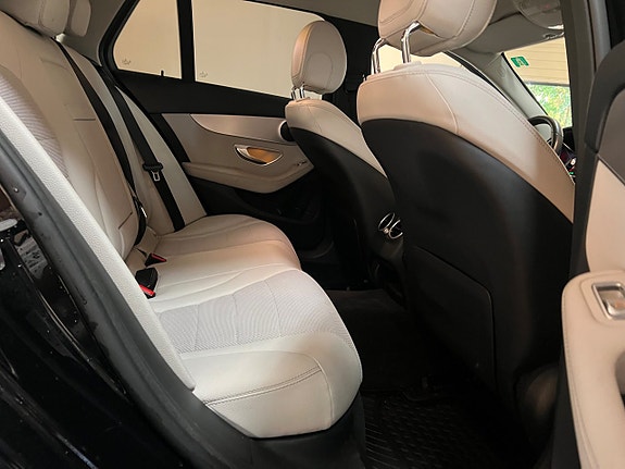 Mercedes-Benz C350 13 of 22