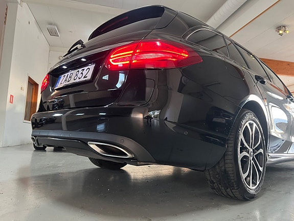 Mercedes-Benz C350 7 of 22