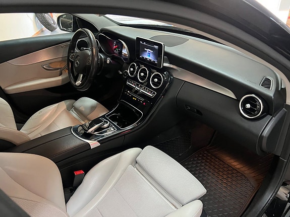 Mercedes-Benz C350 15 of 22