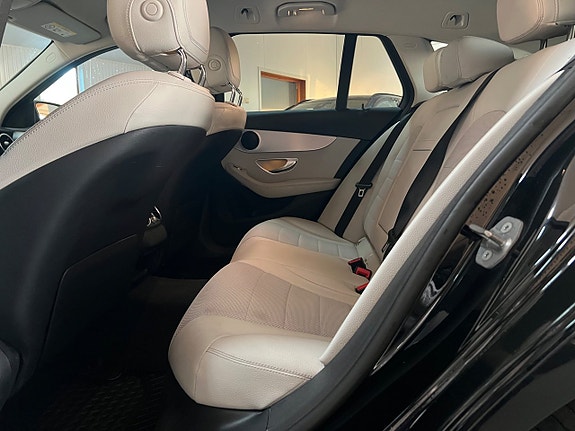 Mercedes-Benz C350 12 of 22
