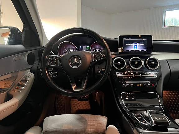 Mercedes-Benz C350 17 of 22