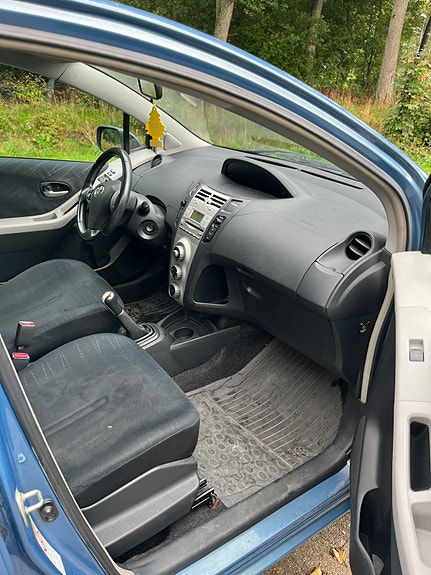 Toyota Yaris 5 of 11
