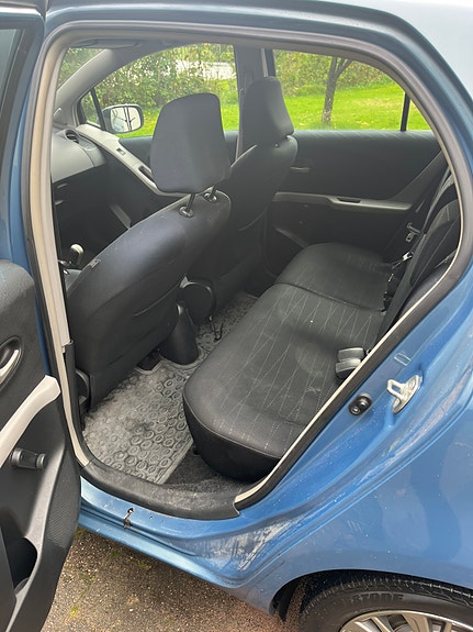Toyota Yaris 6 of 11