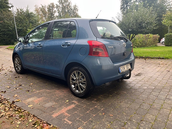 Toyota Yaris 4 of 11