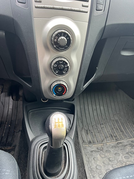Toyota Yaris 10 of 11
