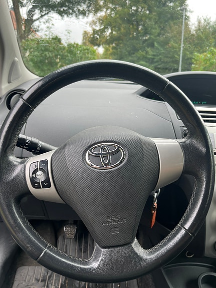 Toyota Yaris 9 of 11
