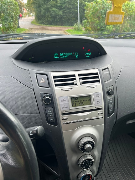 Toyota Yaris 8 of 11
